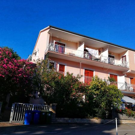 Apartmani Leon Biograd Na Moru Exteriör bild