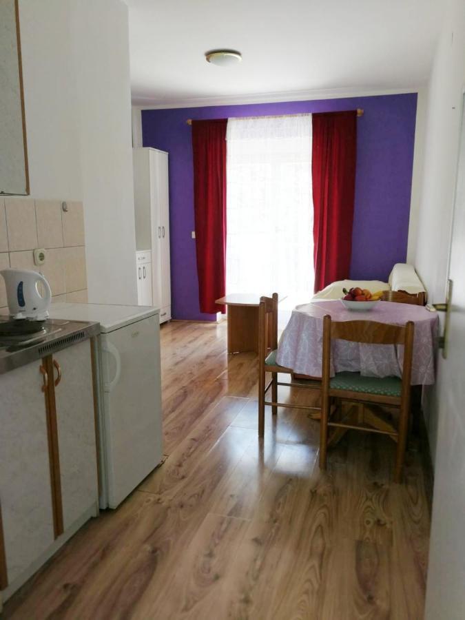 Apartmani Leon Biograd Na Moru Exteriör bild