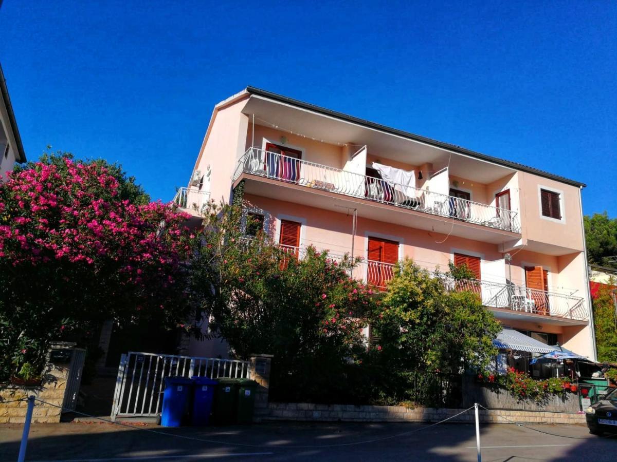 Apartmani Leon Biograd Na Moru Exteriör bild
