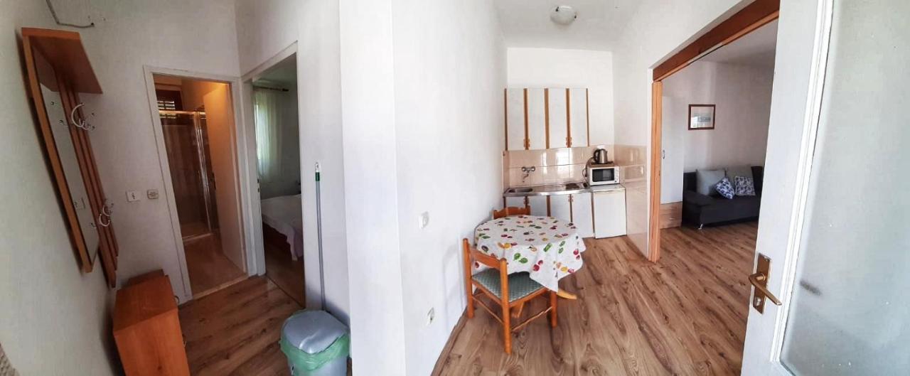 Apartmani Leon Biograd Na Moru Exteriör bild