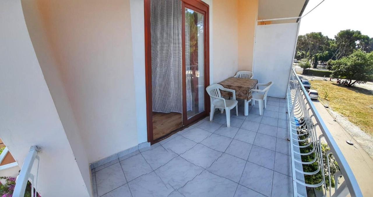 Apartmani Leon Biograd Na Moru Exteriör bild