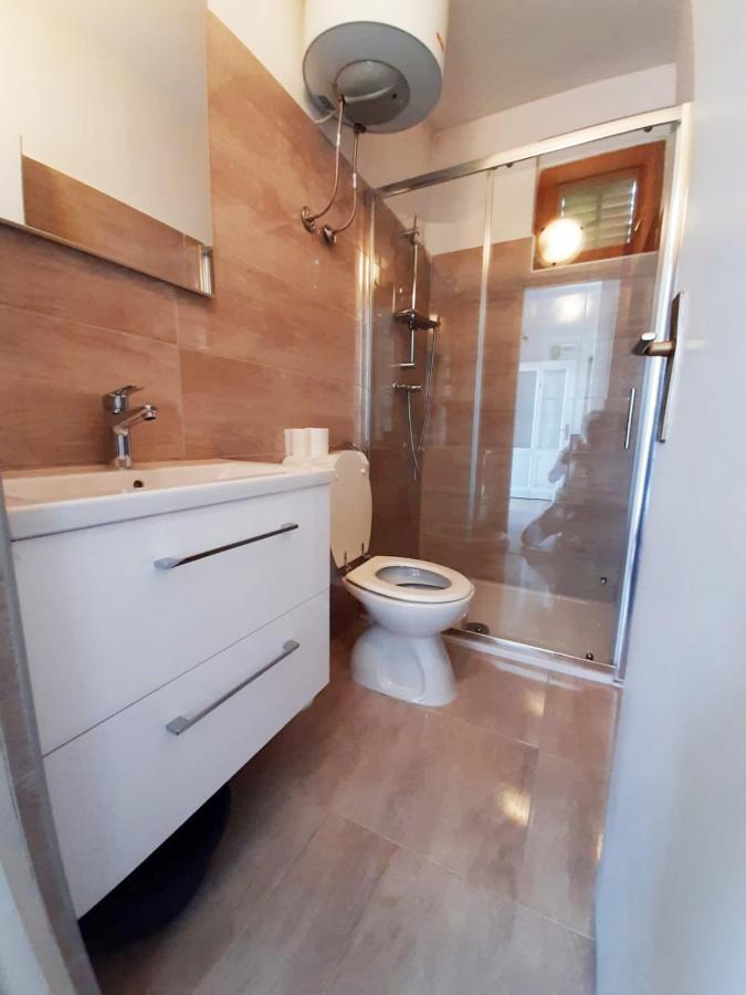 Apartmani Leon Biograd Na Moru Exteriör bild