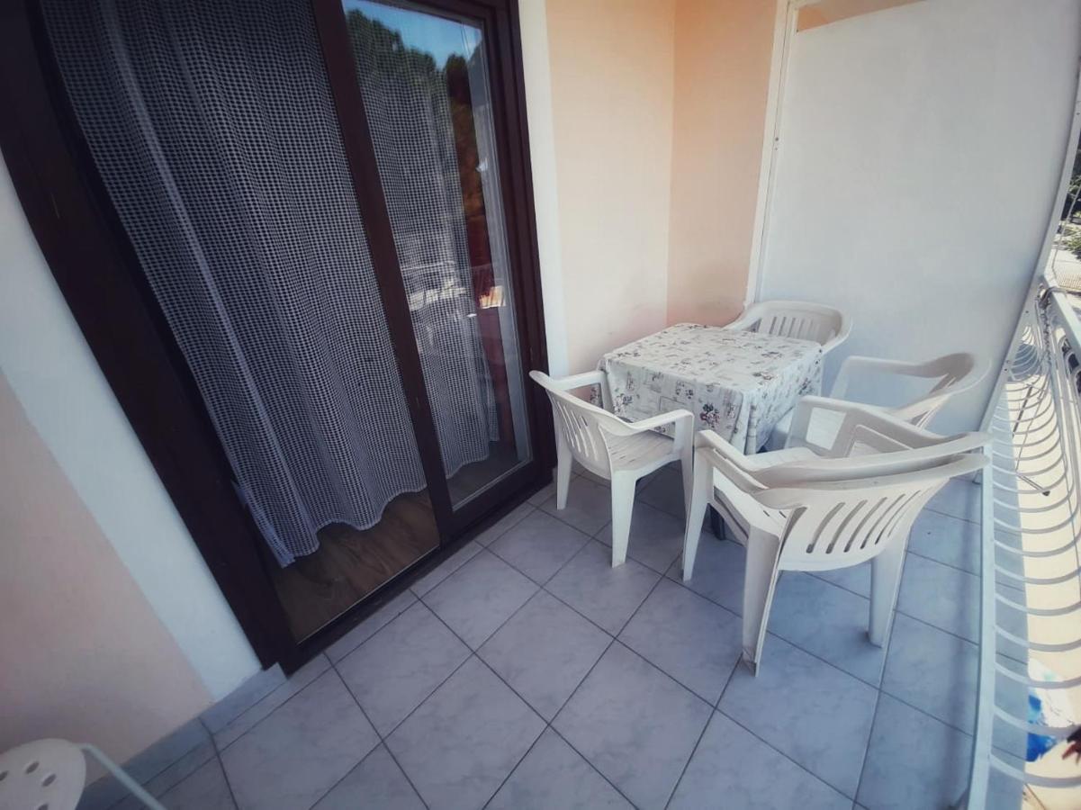 Apartmani Leon Biograd Na Moru Exteriör bild