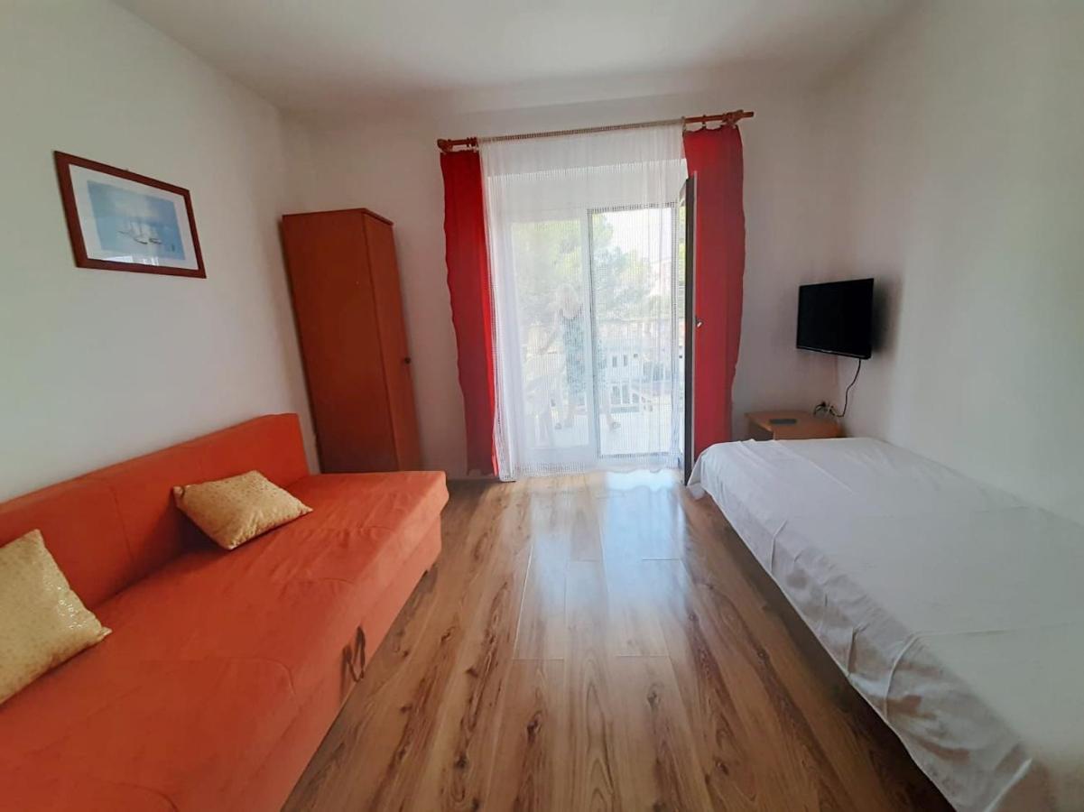 Apartmani Leon Biograd Na Moru Exteriör bild