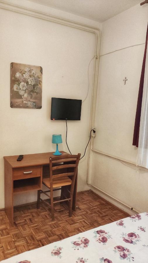 Apartmani Leon Biograd Na Moru Exteriör bild