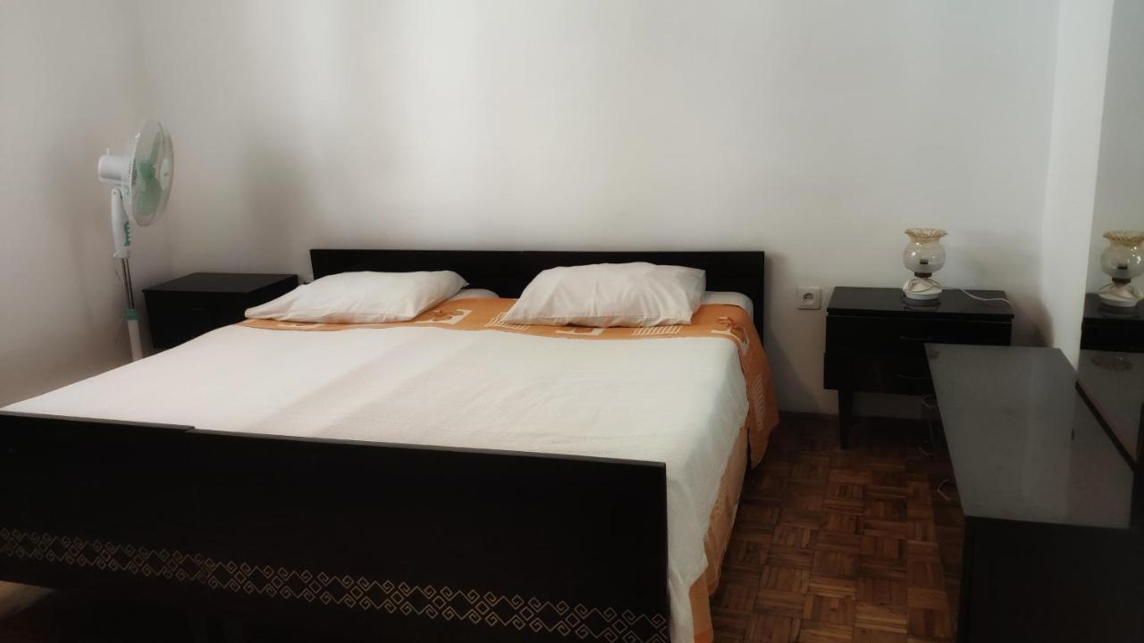 Apartmani Leon Biograd Na Moru Exteriör bild