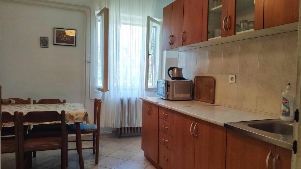 Apartmani Leon Biograd Na Moru Exteriör bild