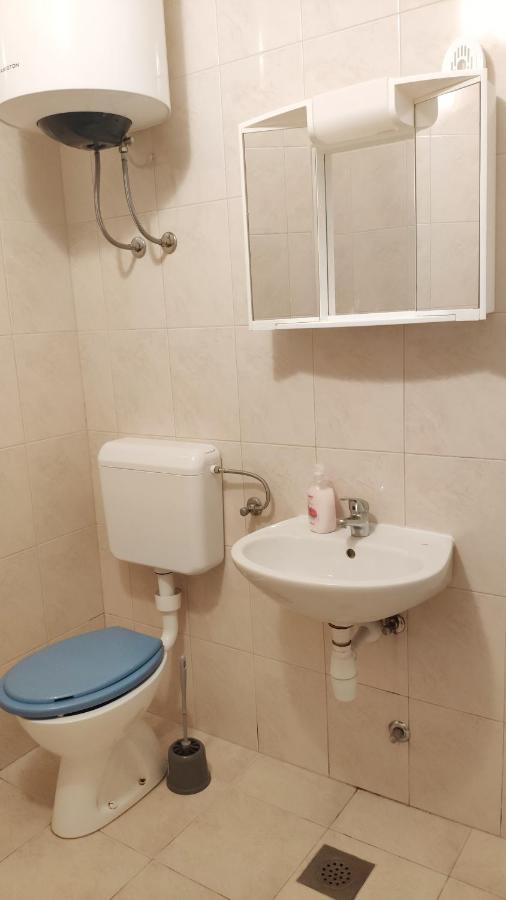 Apartmani Leon Biograd Na Moru Exteriör bild