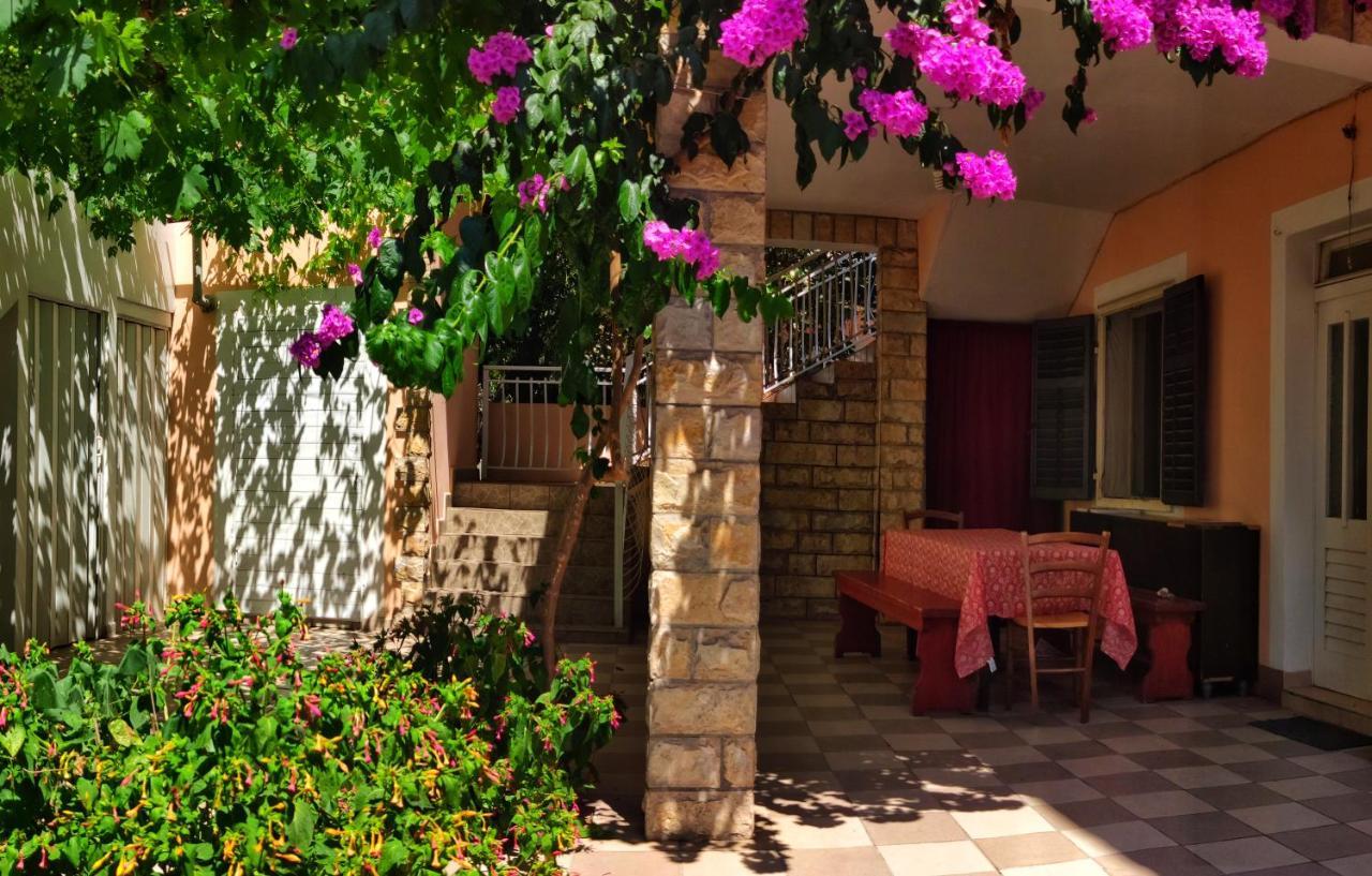 Apartmani Leon Biograd Na Moru Exteriör bild