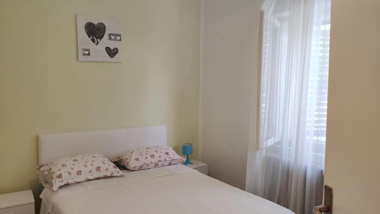 Apartmani Leon Biograd Na Moru Exteriör bild