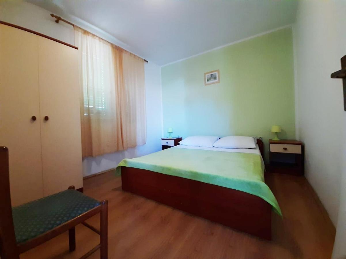 Apartmani Leon Biograd Na Moru Exteriör bild