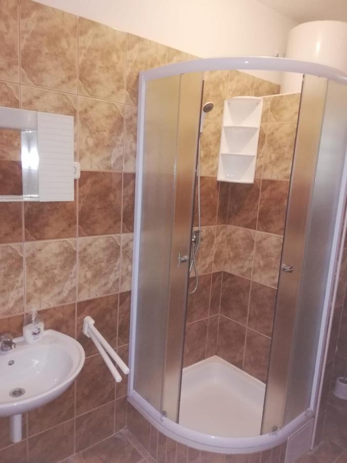 Apartmani Leon Biograd Na Moru Exteriör bild