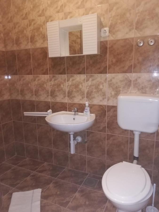 Apartmani Leon Biograd Na Moru Exteriör bild